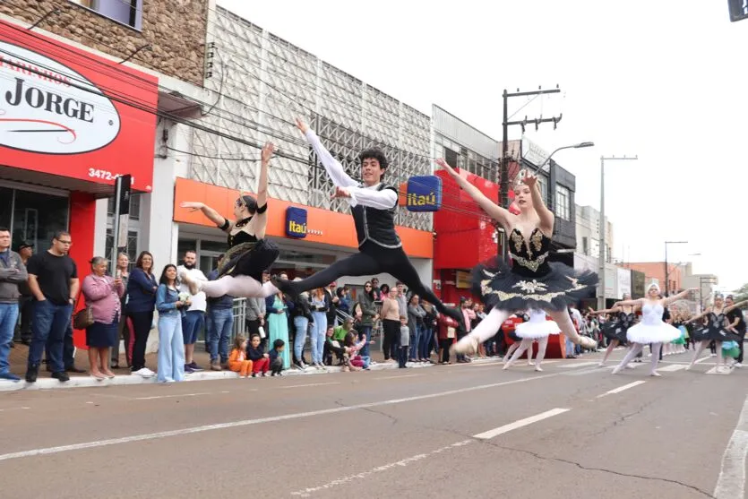 Independência do Brasil: Ivaiporã contou com desfile cívico no domingo