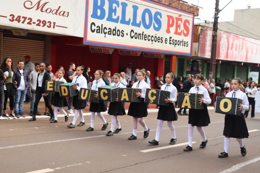 Independência do Brasil: Ivaiporã contou com desfile cívico no domingo