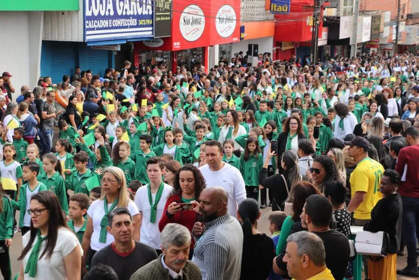 Independência do Brasil: Ivaiporã contou com desfile cívico no domingo