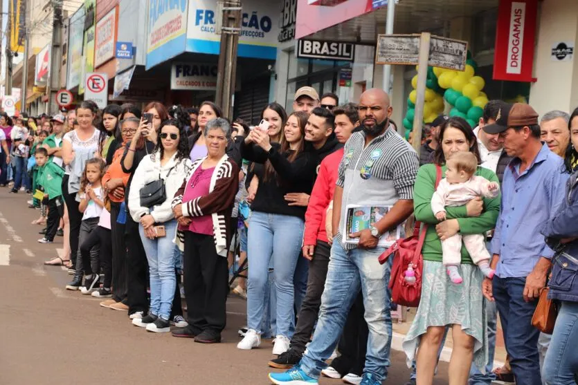 Independência do Brasil: Ivaiporã contou com desfile cívico no domingo