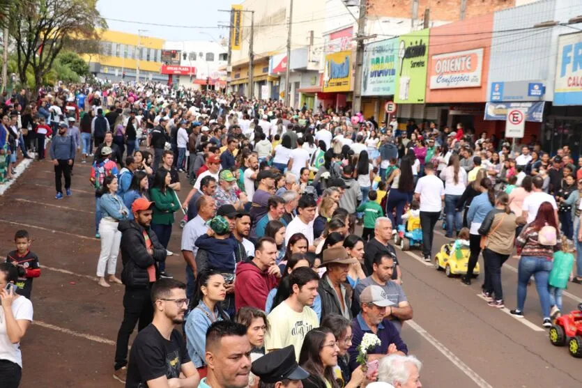 Independência do Brasil: Ivaiporã contou com desfile cívico no domingo