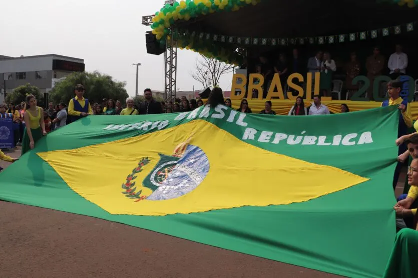 Independência do Brasil: Ivaiporã contou com desfile cívico no domingo