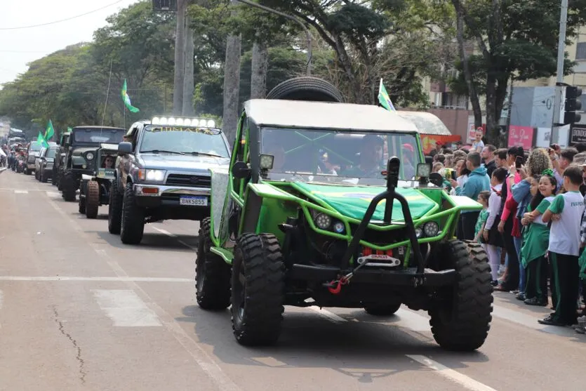 Independência do Brasil: Ivaiporã contou com desfile cívico no domingo