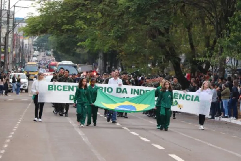 Independência do Brasil: Ivaiporã contou com desfile cívico no domingo