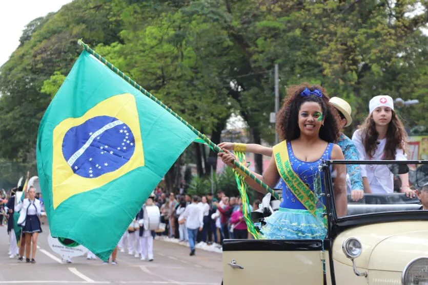 Independência do Brasil: Ivaiporã contou com desfile cívico no domingo