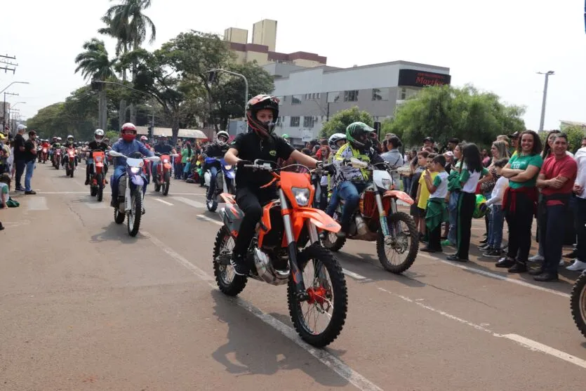 Independência do Brasil: Ivaiporã contou com desfile cívico no domingo