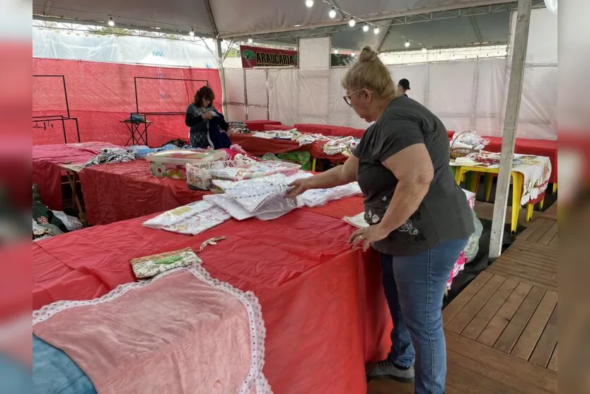  Mais de 80 estandes compõem a feira de ponta de estoque 