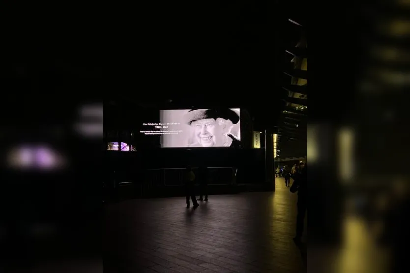 Morte da Rainha: apucaranenses comentam clima de luto em Londres