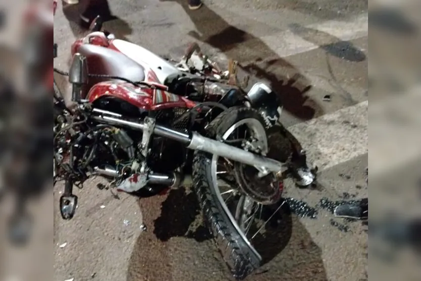  Motocicleta havia dois ocupantes que ficaram feridos 