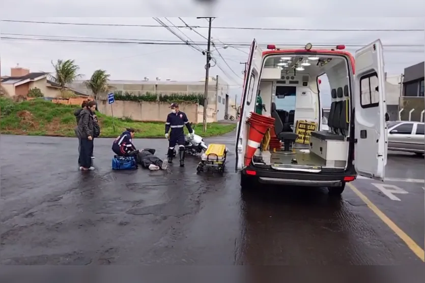  O Serviço de Atendimento Móvel de Urgência (Samu), foi chamado para atender a vítima que sofreu ferimentos moderados. 