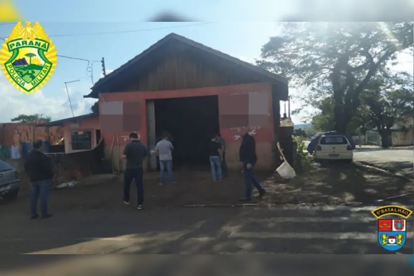  O barracão, no centro de Marilândia, onde a carga de óleo diesel foi entregue e recuperada pela Polícia 
