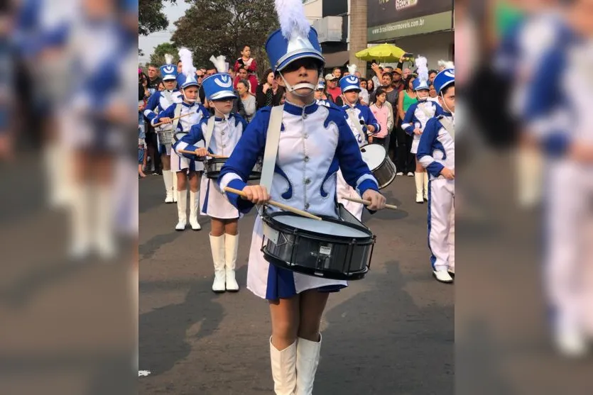  O desfile para a comemoração do Bicentenário da Independência do Brasil em Arapongas foi realizado na manhã deste domingo (11). 