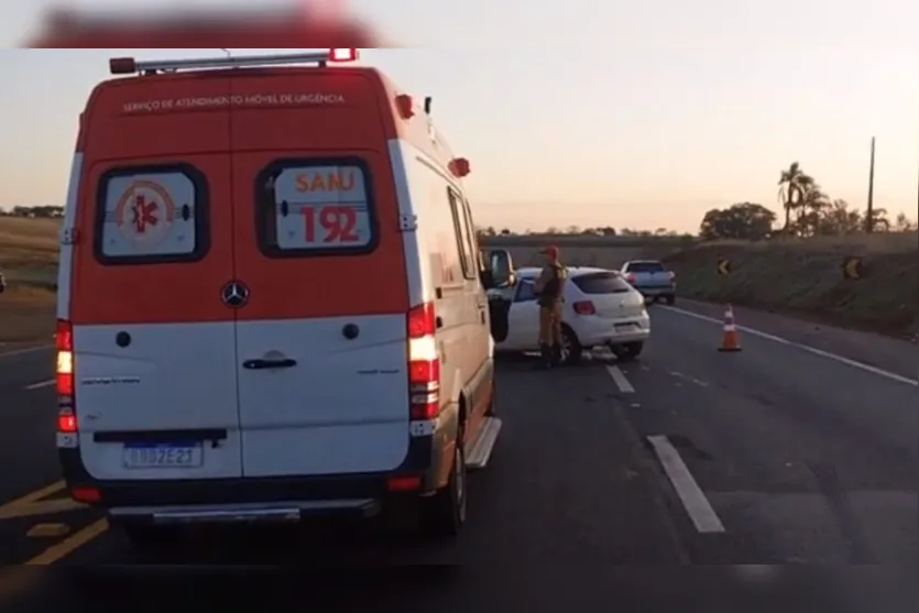  O motorista do carro, um VW Gol, sofreu ferimentos e precisou ser socorrido pelo Samu 