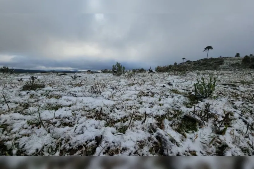  O segundo dia de primavera chegou com neve nas áreas mais altas da serra catarinense 