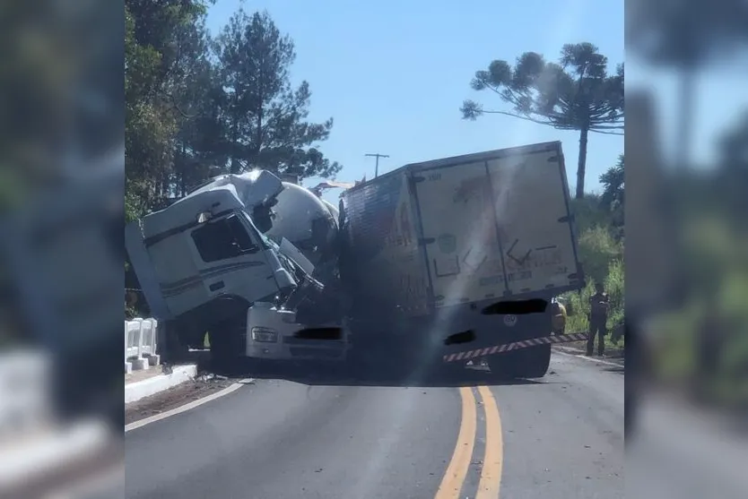  Os dois motoristas morreram após a colisão na PR-445 