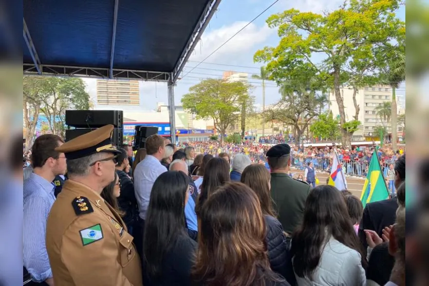  Palco das autoridades, defronte à agência central da Caixa Econômica Federal 