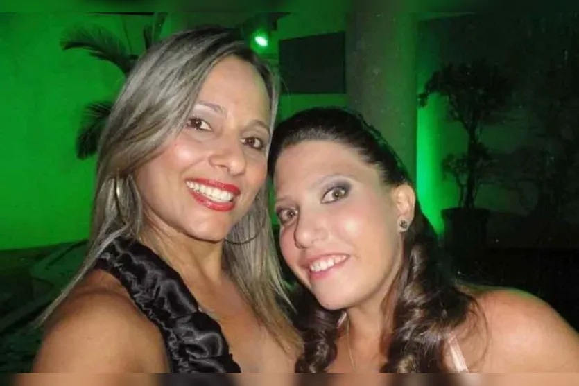  Patrícia Dutra, de 48 anos e a filha Bianca Dutra Fernandes, de 28 anos 