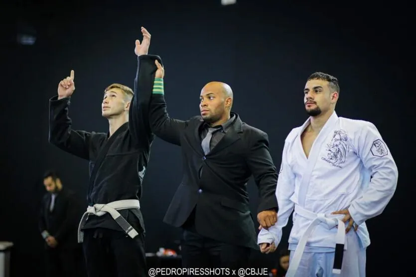  Pedro participou de cinco lutas, onde todas foram por finalização 