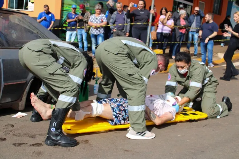 Simulação realista de acidente chama atenção nas ruas de Cambira; veja