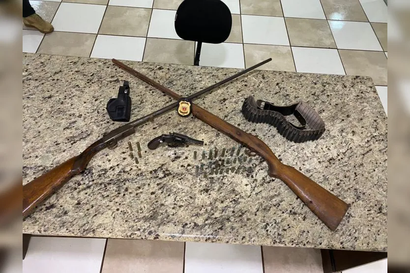  Um morador de 47 anos foi preso na manhã desta terça-feira (12) 