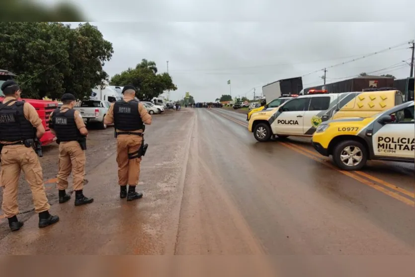  A 6a Cia Independente da PM esteve no local e determinou a imediata liberação total das pistas na PR 466 em Jardim Alegre 