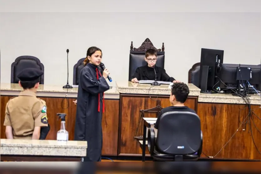  A Escola Antonieta da Silva Lautenschlager foi convidada a participar do júri simulado nesta edição do projeto 