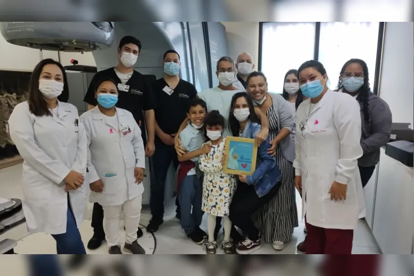  A equipe ficou muito feliz com a sua vitória 