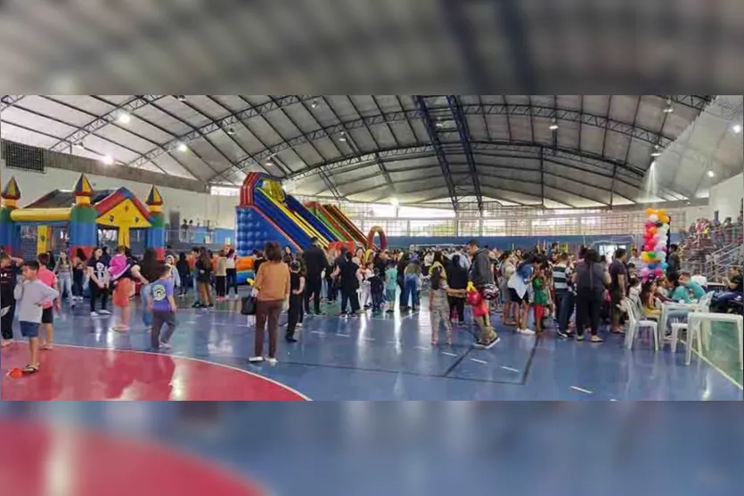  A festa foi no  Ginásio de Esportes Alcebíades Alves 