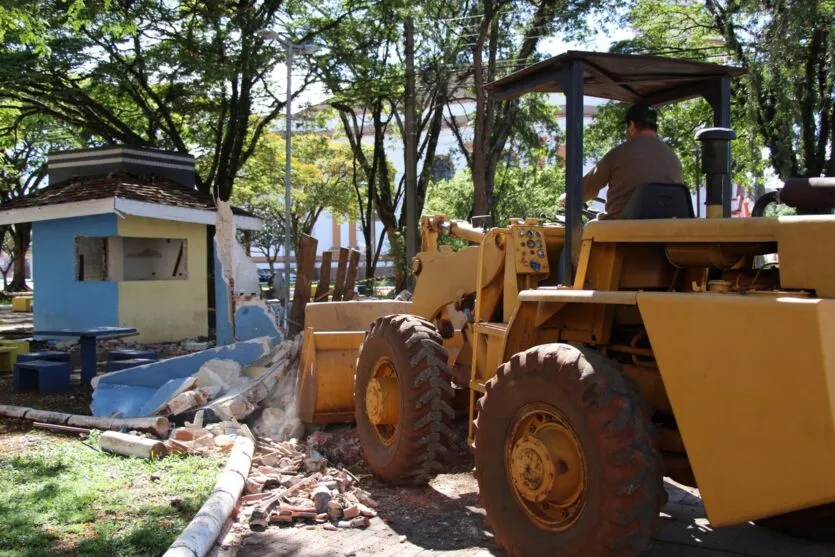  A imediação contava com quatro quiosques, sendo que um deles vinha sendo utilizado para armazenar equipamentos 