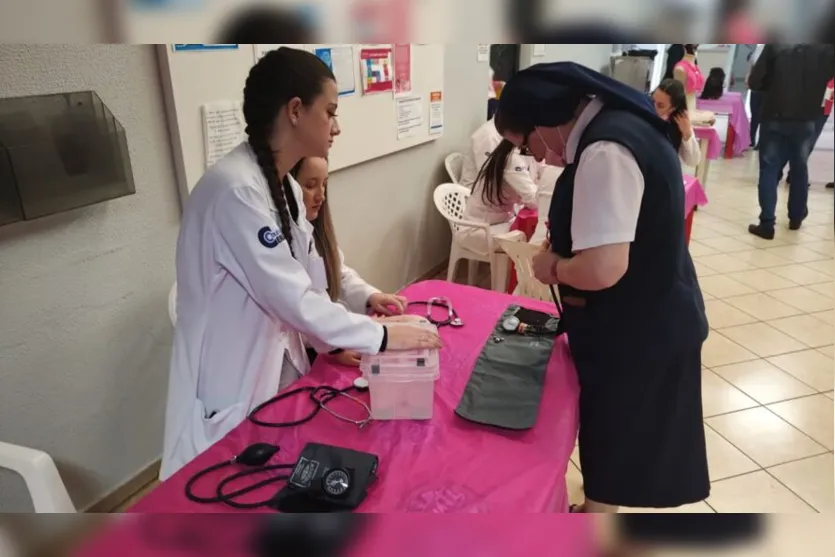  A sexta-feira (21) foi especial na Unidade de Tratamento do Câncer, do Hospital da Providência, de Apucarana, que foi cenário do Dia Rosa 