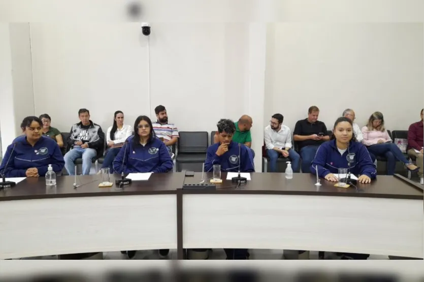  Alunos da rede estadual de ensino conhecem e revivem trabalhos do Legislativo Municipal 