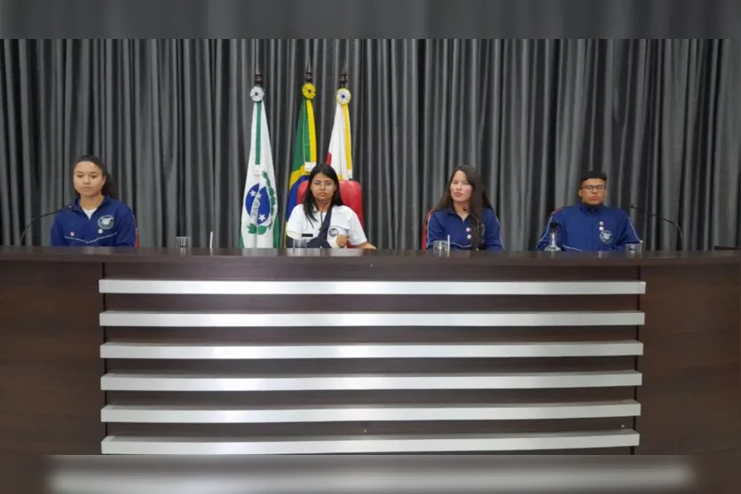  Alunos da rede estadual de ensino conhecem e revivem trabalhos do Legislativo Municipal 