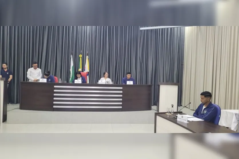  As sessões do Parlamento Jovem da Câmara de Vereadores de Apucarana são realizadas no plenário do legislativo local 