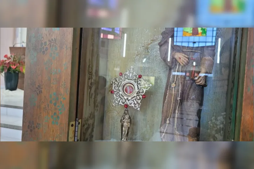  Através de uma carreata, a relíquia de São Francisco de Assis, vinda da Itália, chegou em Arapongas 