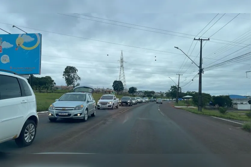  Avenida Brasil em Apucarana com fila de bolsonaristas 