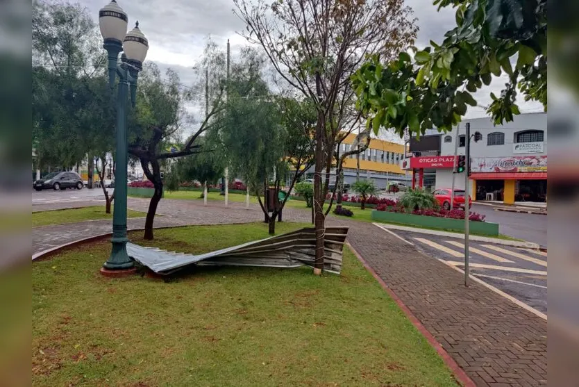 Chuva e vendaval provocam estragos na região de Ivaiporã; veja fotos