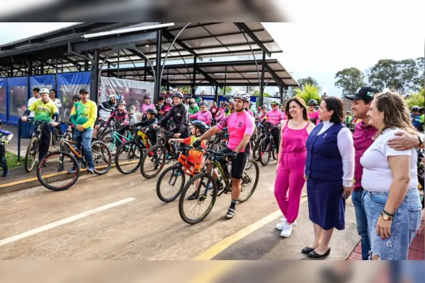  Ciclistas realizaram um passeio ciclístico partindo do Espaço das Feiras, em Apucarana 