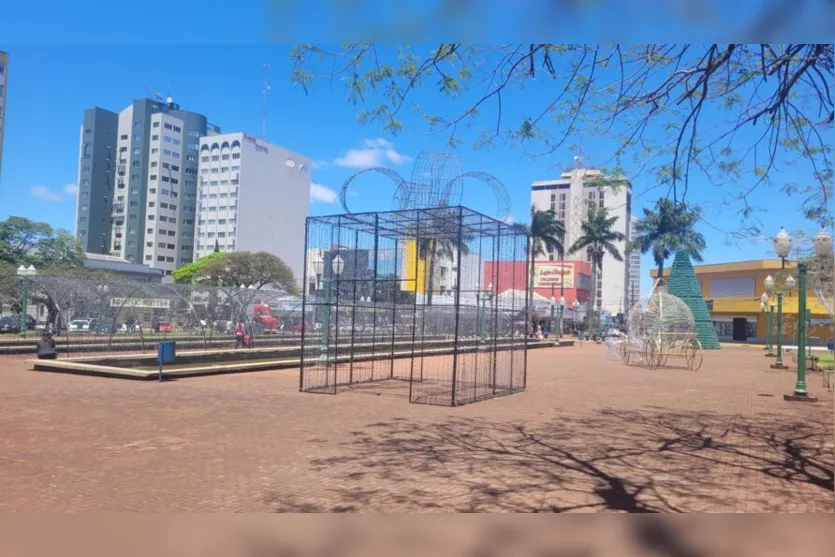 Clima natalino invade centro e outros pontos de Apucarana; confira