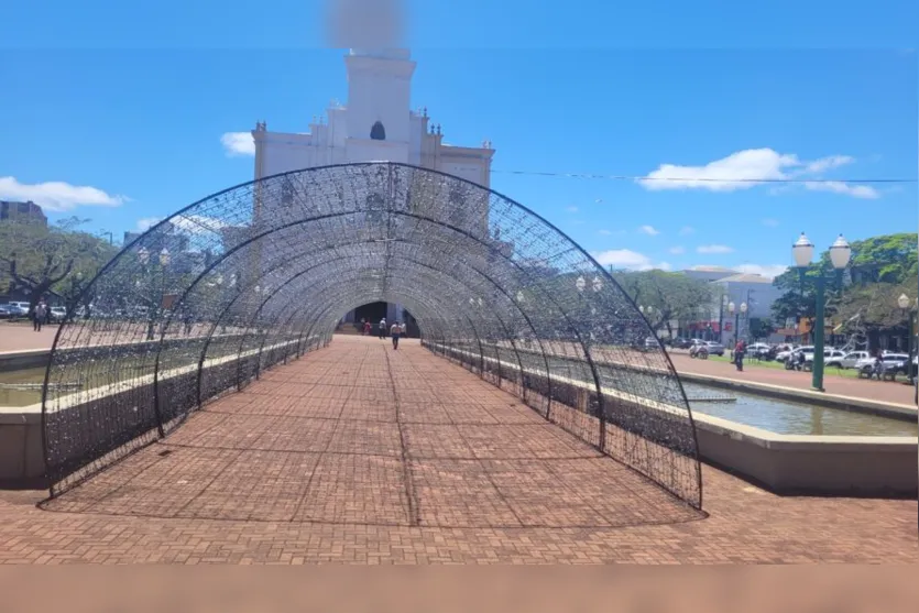 Clima natalino invade centro e outros pontos de Apucarana; confira