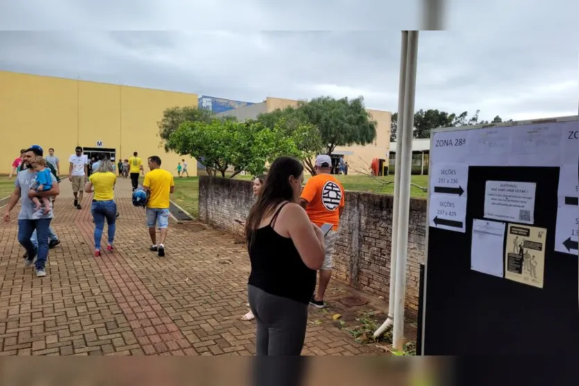 Confira o movimento de eleitores nos pontos de votação em Apucarana