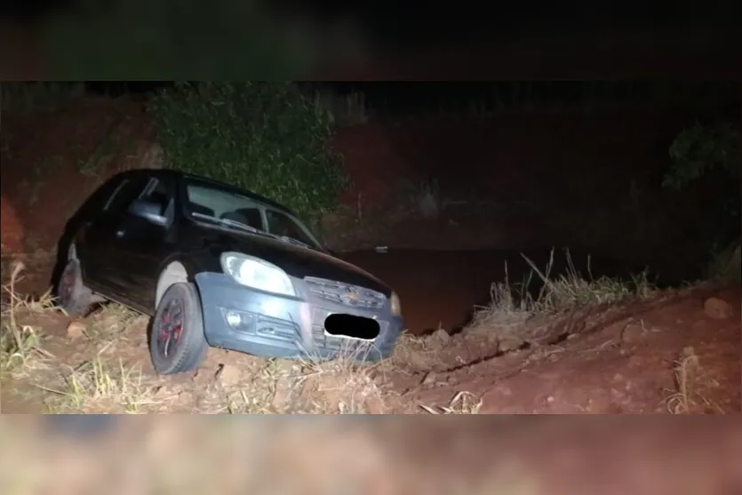  Conforme a Polícia Militar (PM), quando a equipe chegou, o motorista estava dormindo dentro do carro 