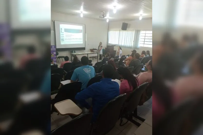  Curso é ministrado por alunos de português 