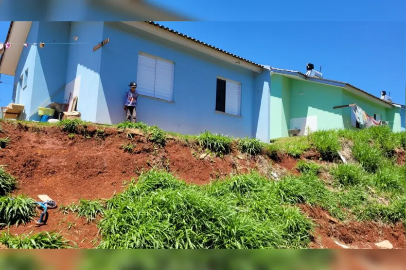  De acordo com a construtora, o muro de arrimo será construído no início de novembro. 