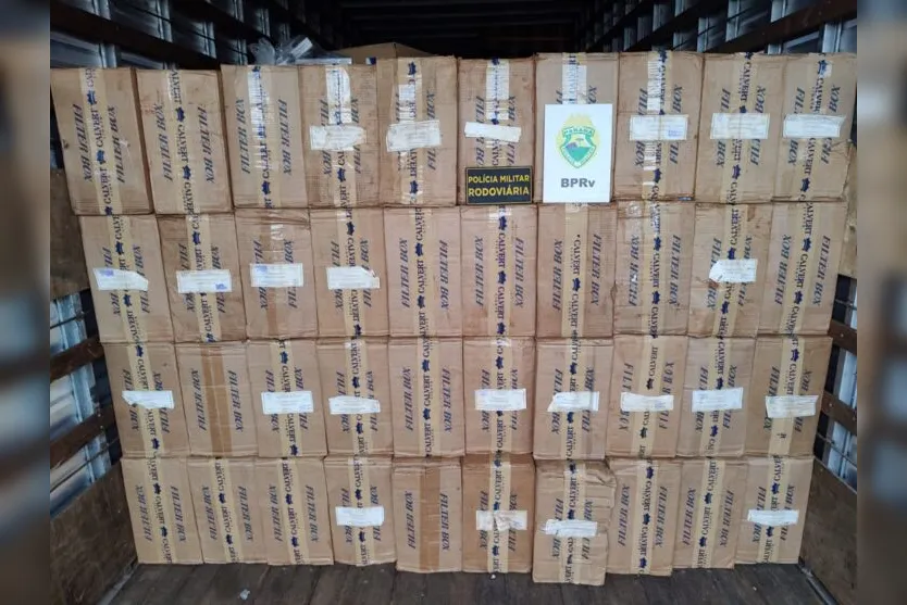  Dezenas de caixas de cigarros contrabandeados foram apreendidas pela PRE 