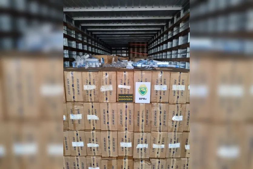  Dezenas de caixas de cigarros contrabandeados foram apreendidas pela PRE 
