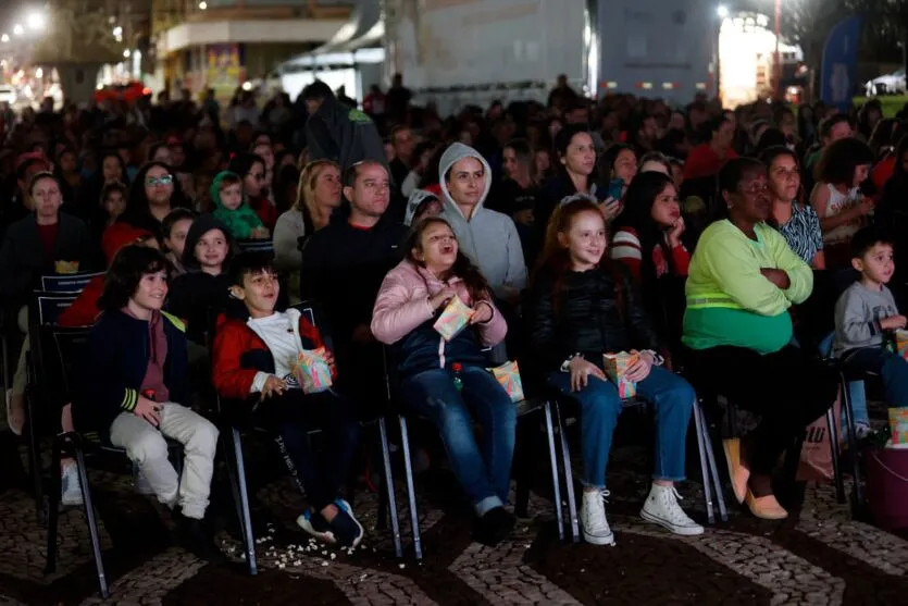  Dia das Crianças de Jandaia do Sul teve como presente exibições do Cinema na Praça 