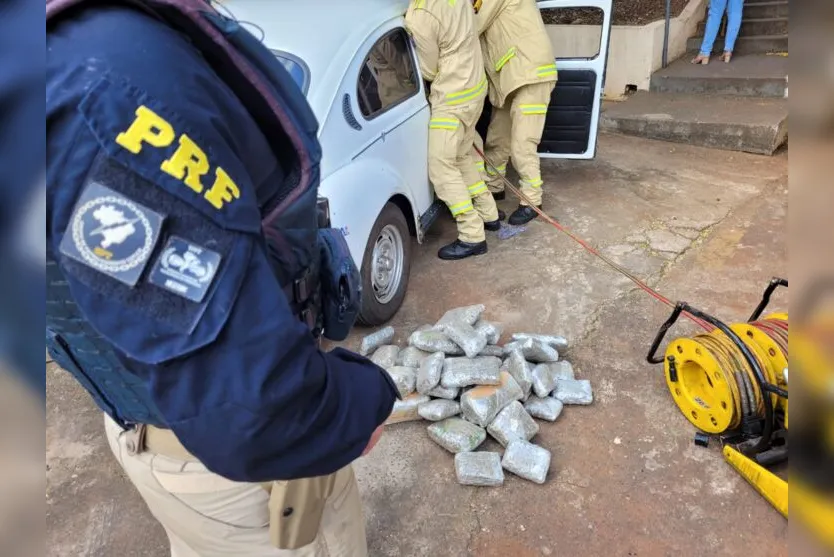  Droga estava escondida em um fundo falso no teto de um Fusca. 