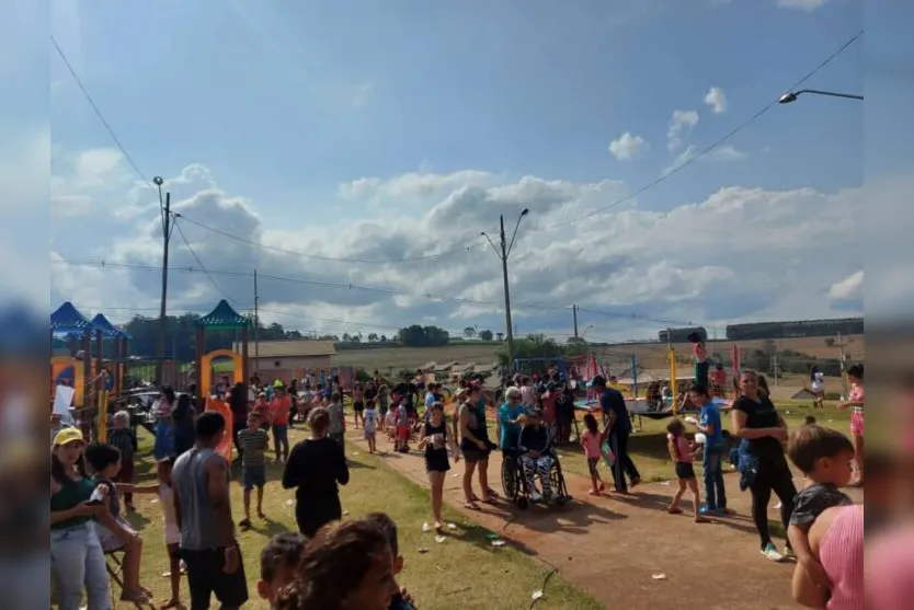  Em comemoração ao Dia das Crianças, a Associação de Moradores do Residencial Solo Sagrado, de Apucarana, realizou uma festa de confraternização 
