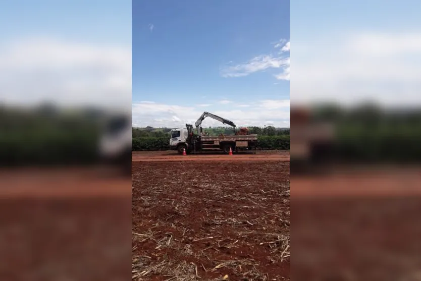  Equipes da Copel estão em campo para tentar restabelecer o fornecimento de energia, prejudicado pelos ventos fortes e  pela queda de árvores e galhos sobre a fiação, entre outros fatores 