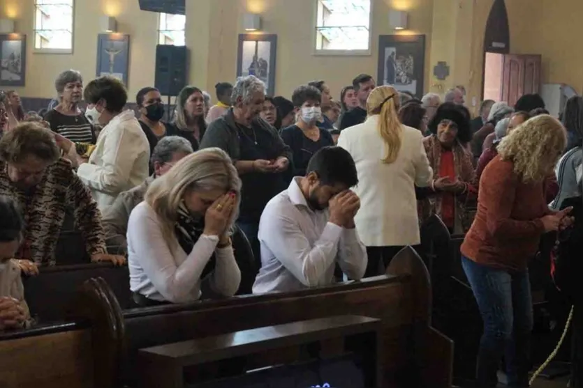  Foi emocionante participar da missa celebrada pelo padre Reginaldo Manzotti, disse Gertrudes Bernardy 